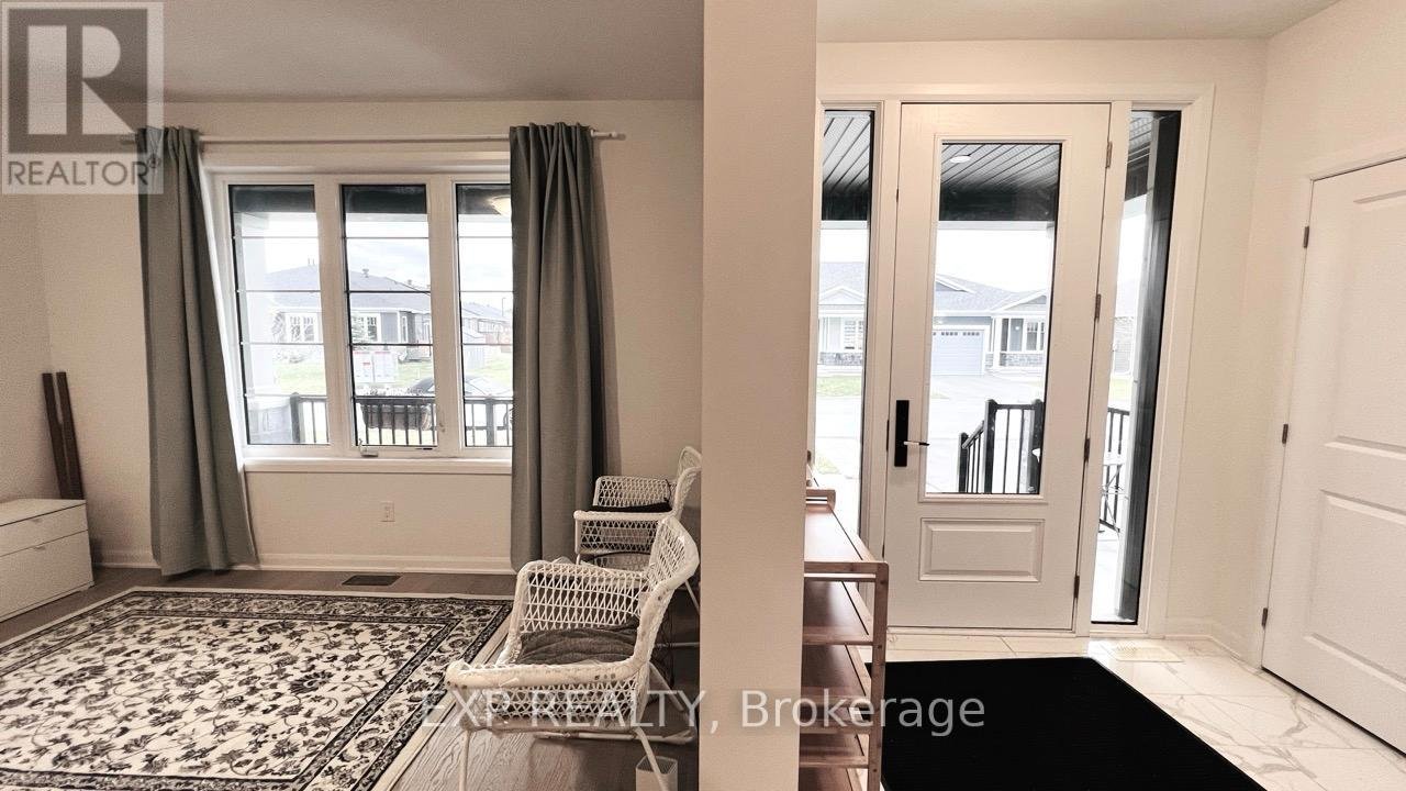 747 COAST CIRCLE - Photo 2