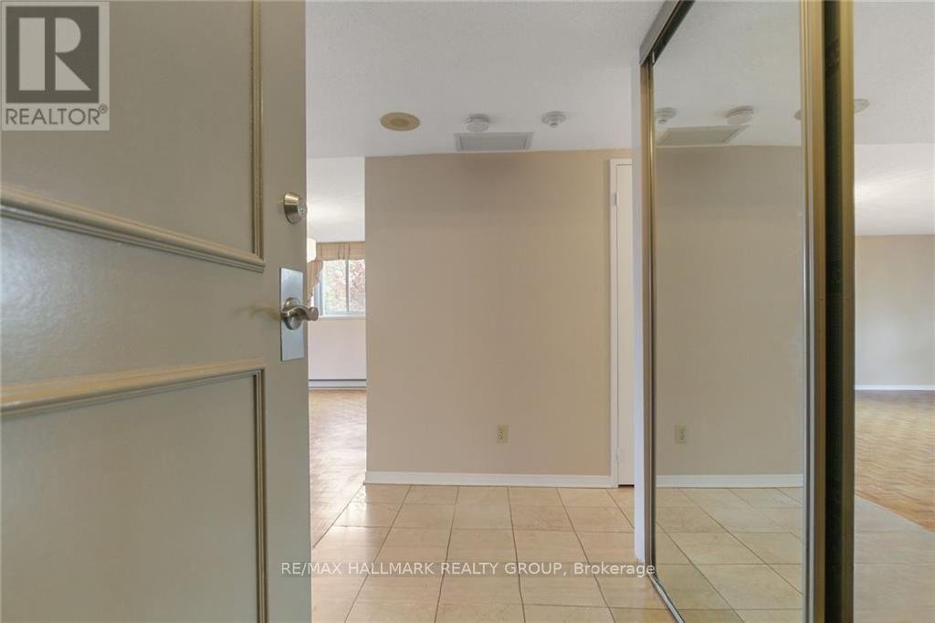 212 - 1705 PLAYFAIR DRIVE - Photo 2