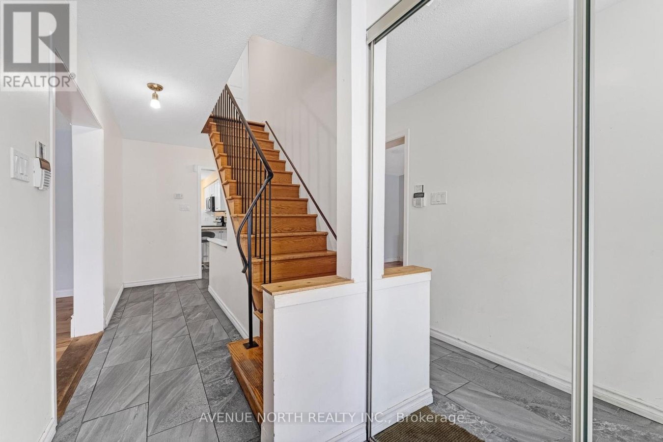 3489 SOUTHGATE ROAD - Photo 3
