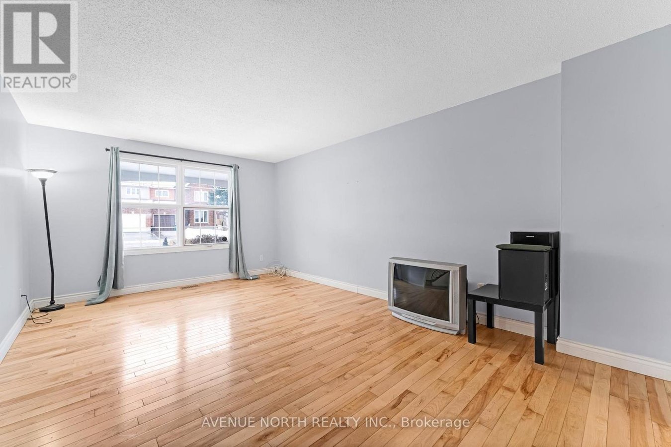 3489 SOUTHGATE ROAD - Photo 4
