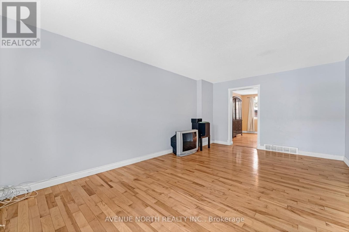 3489 SOUTHGATE ROAD - Photo 5