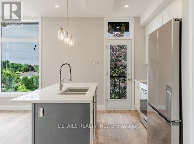 201 - 659 DONAT STREET - Photo 2