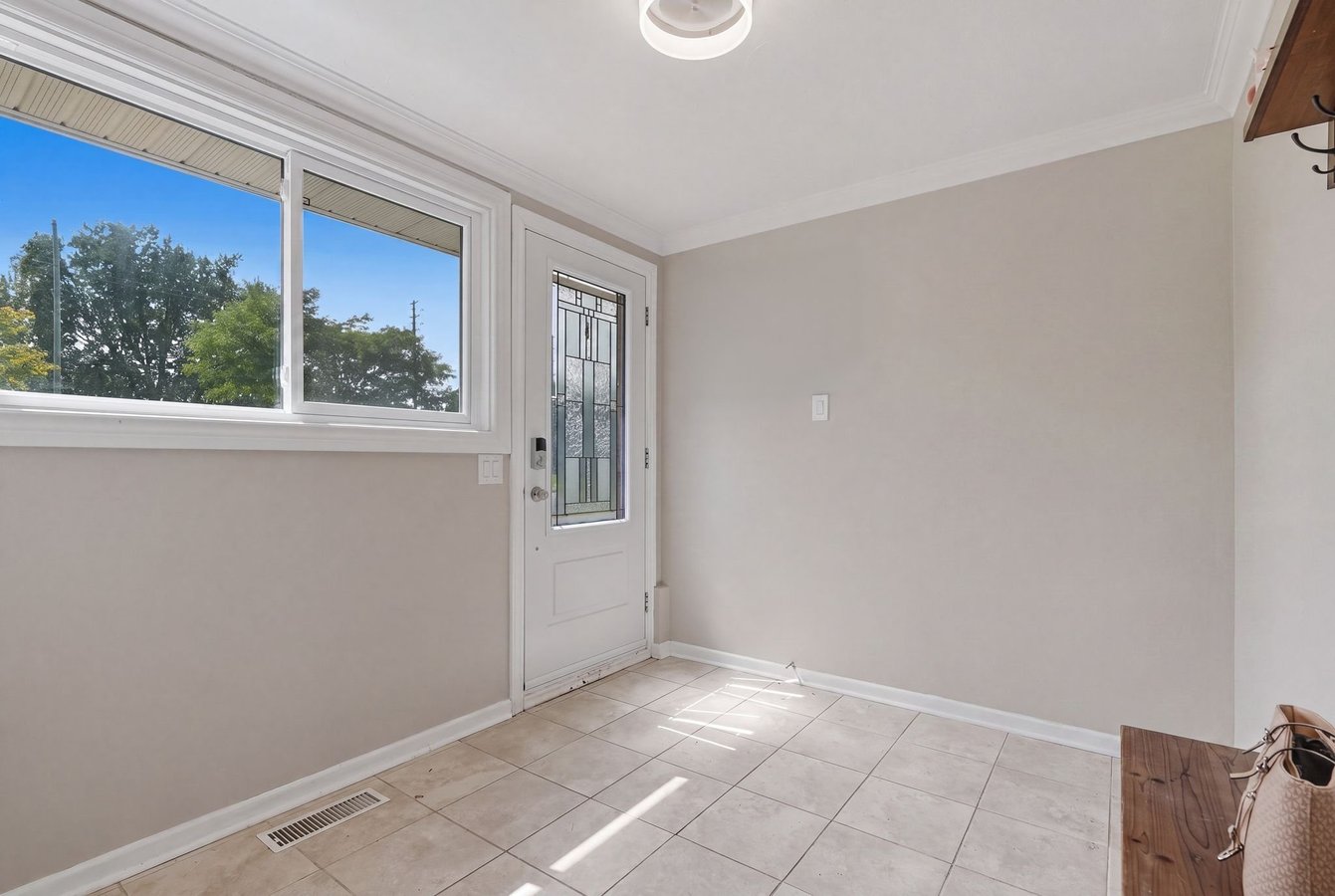 2346 Edwin Crescent - Photo 3