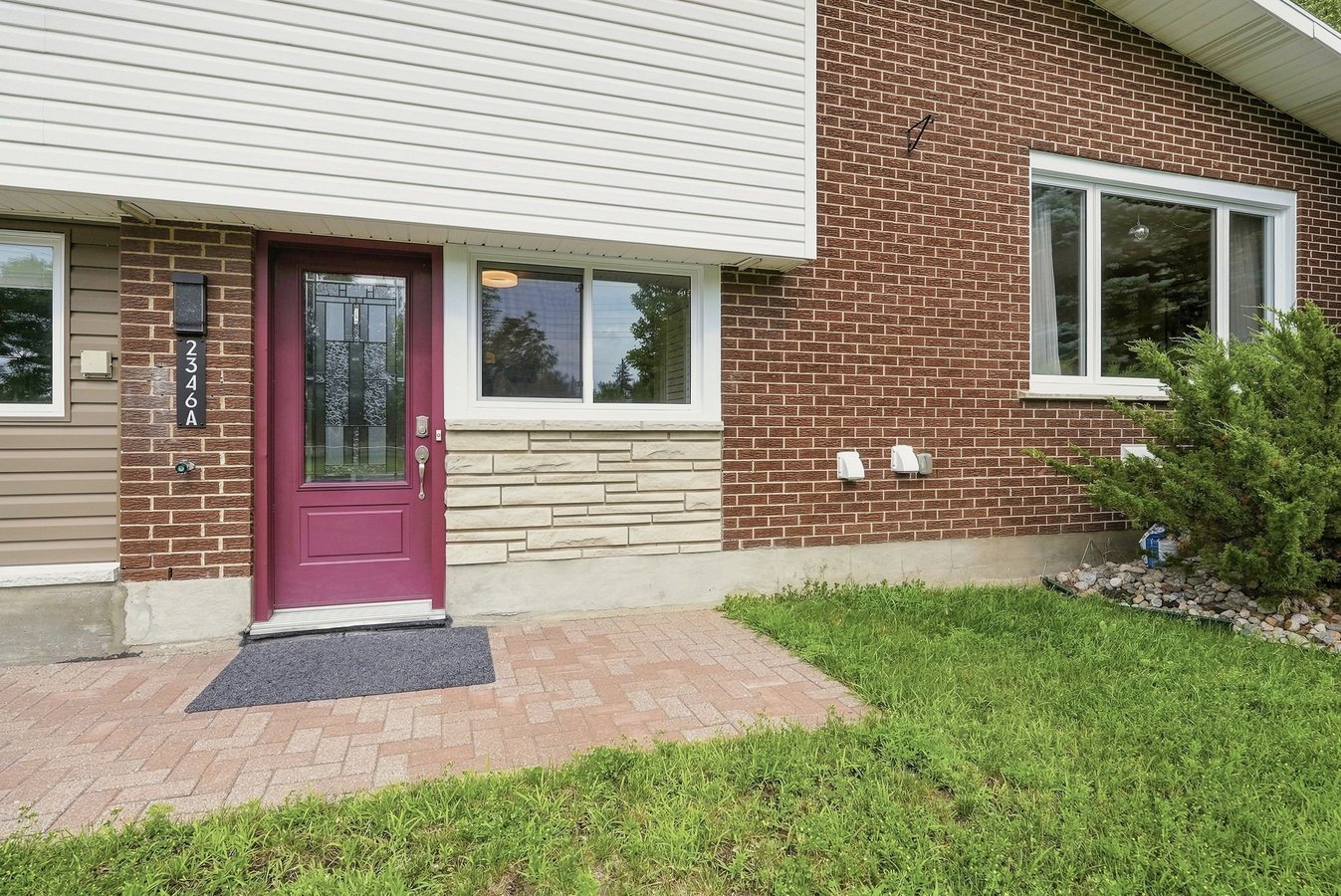 2346 Edwin Crescent - Photo 2