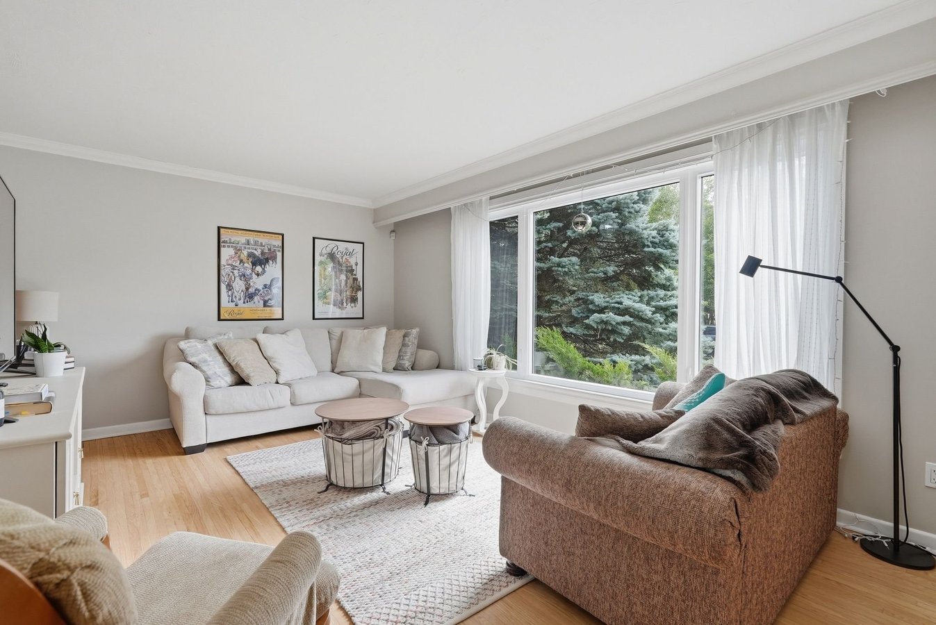 2346 Edwin Crescent - Photo 5
