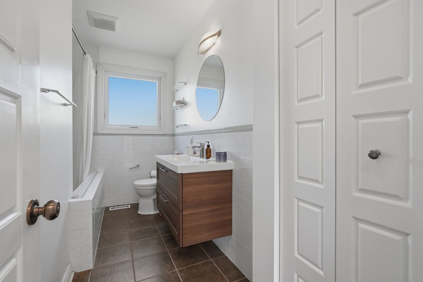 2346 Edwin Crescent - Photo 24