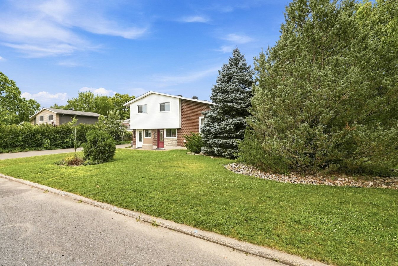 2346 Edwin Crescent - Photo 26