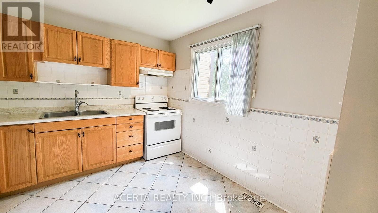 249 TEAL CRESCENT - Photo 3