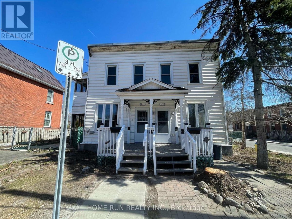 121 CONCORD STREET E - Photo 1