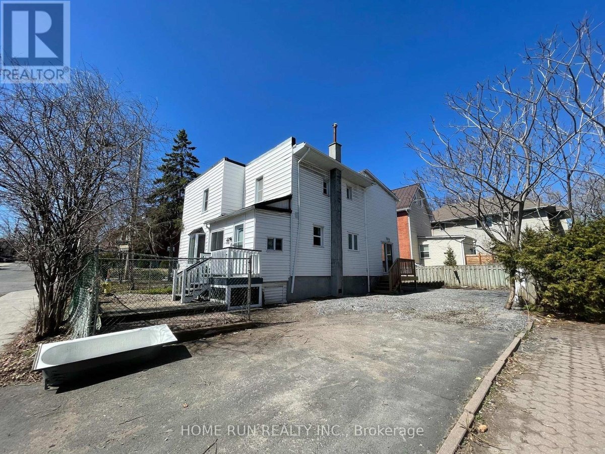 121 CONCORD STREET E - Photo 2
