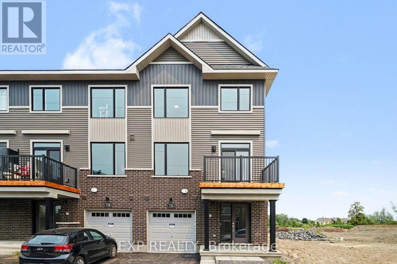 756 TADPOLE CRESCENT - Photo 1