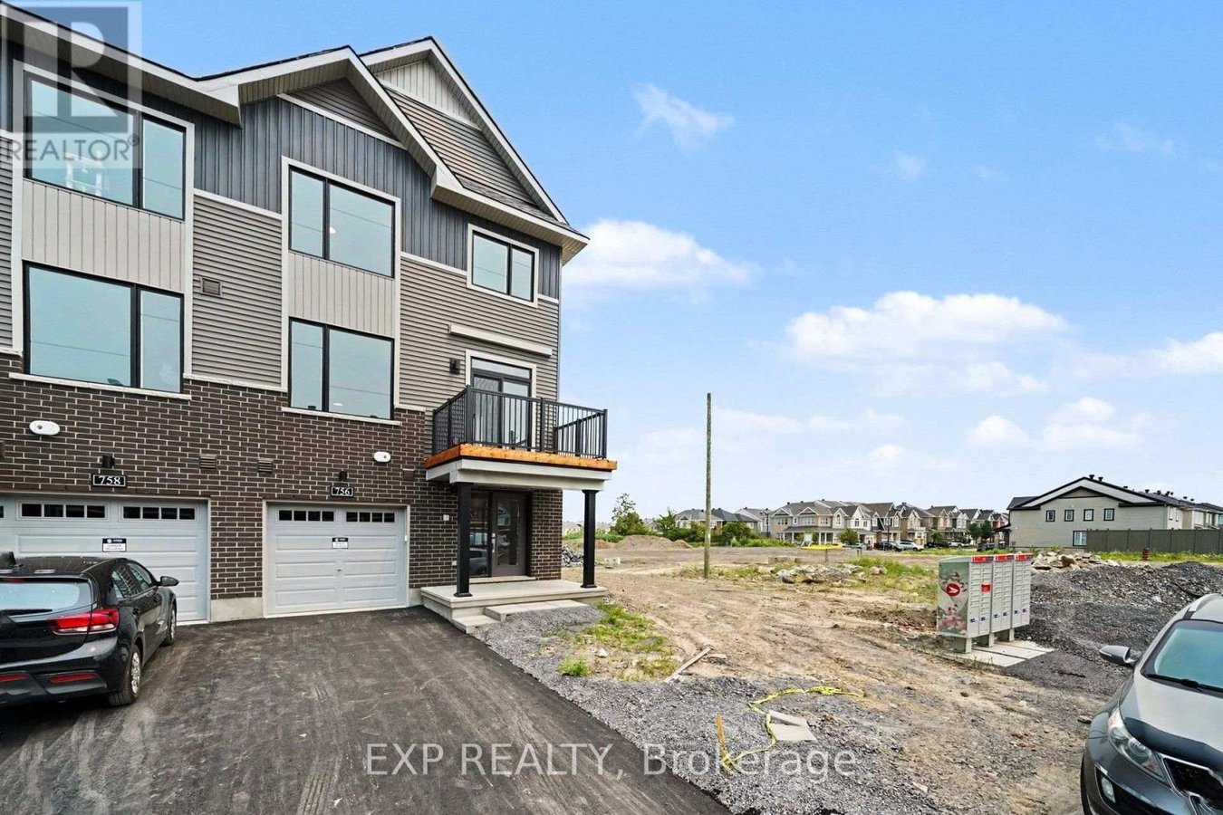 756 TADPOLE CRESCENT - Photo 3