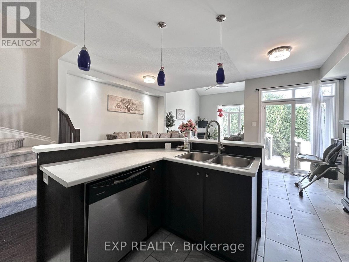 421 FOXHALL WAY - Photo 7