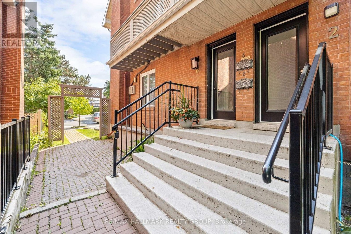2 - 19 MONTCALM STREET - Photo 2