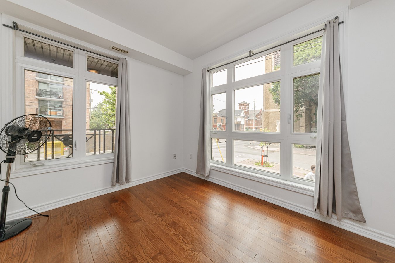 429 Kent Street - Photo 8