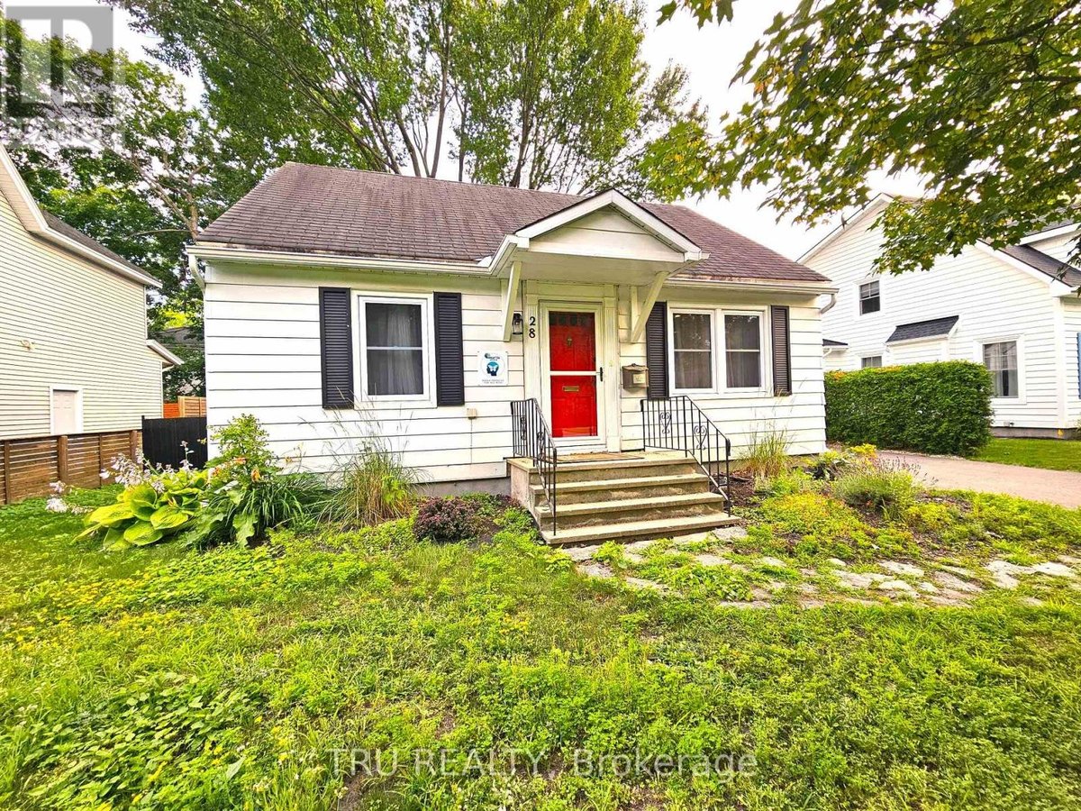 28 ARUNDEL AVENUE - Photo 2