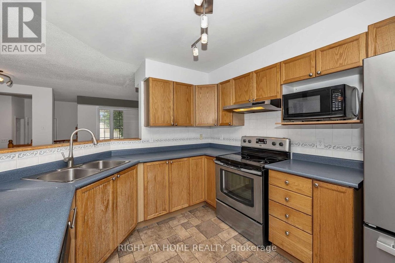1 KINCARDINE DRIVE - Photo 11
