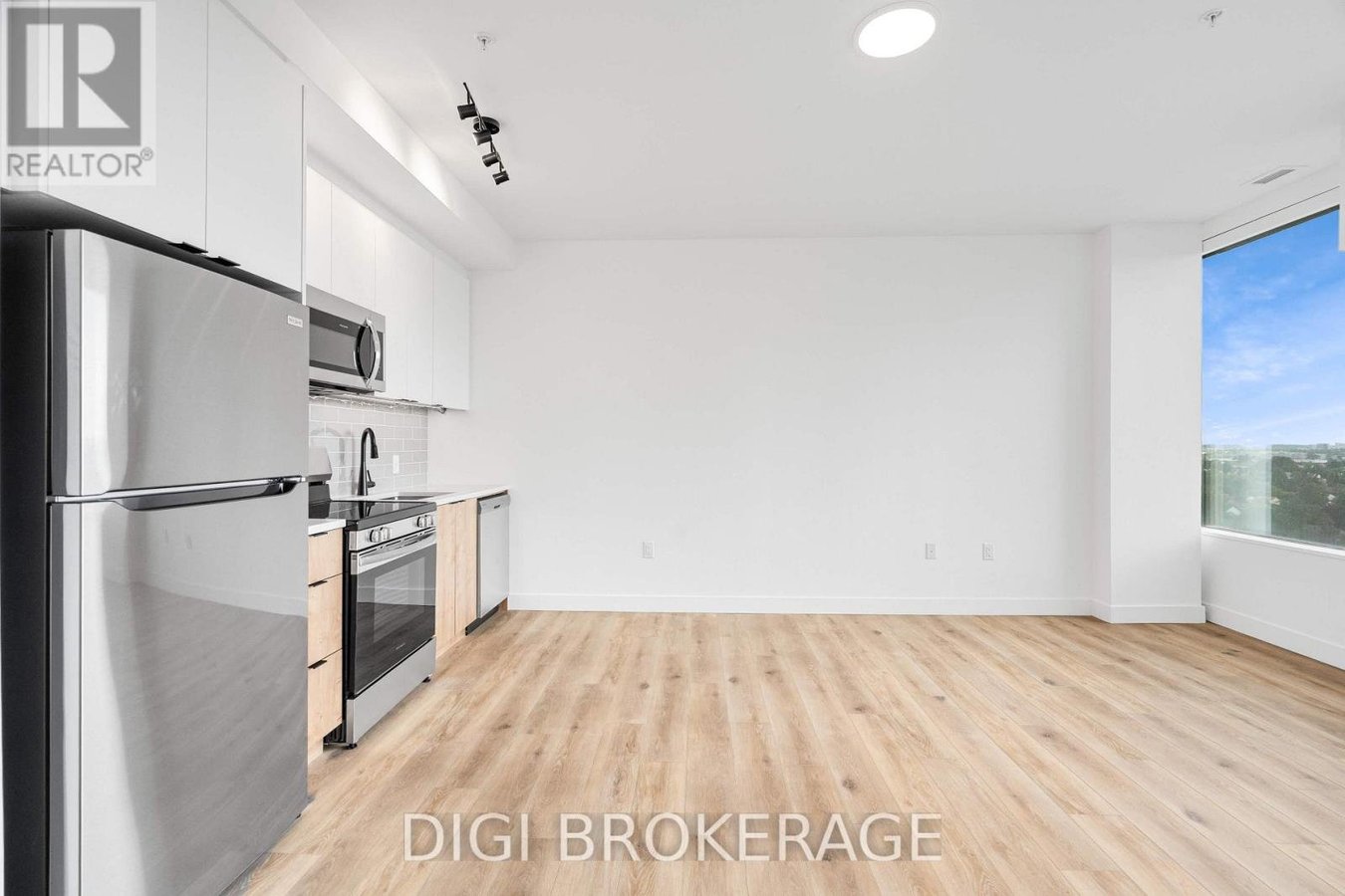 815 - 1600 JAMES NAISMITH DRIVE - Photo 2
