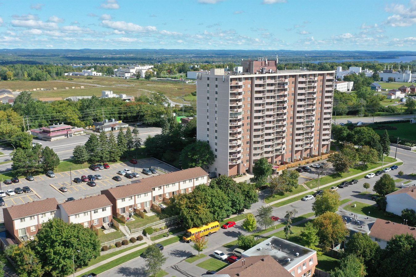 Rentals.ca Carson Grove - Carson Meadows Ottawa Apartments, Condos and  Houses For Rent