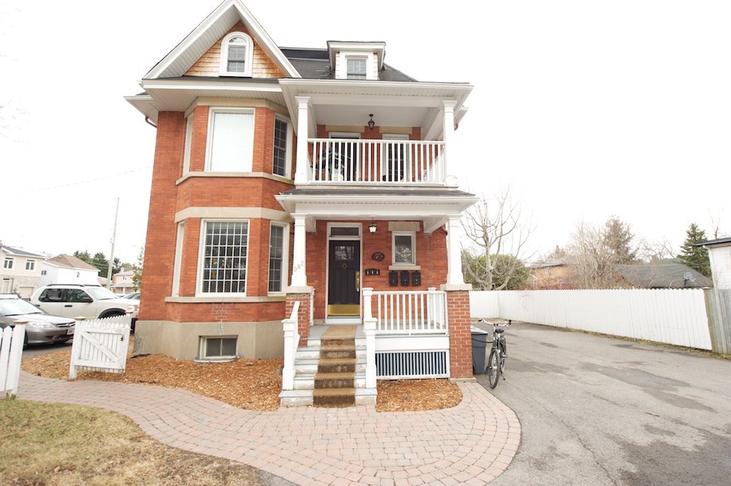 982 Fisher Avenue - Photo 1
