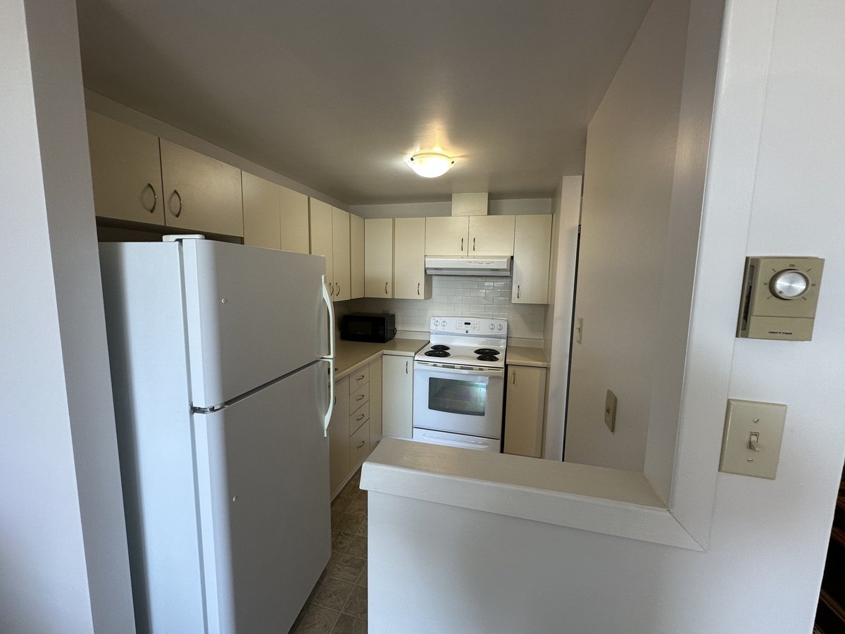 1177 Bélanger Avenue - Photo 1