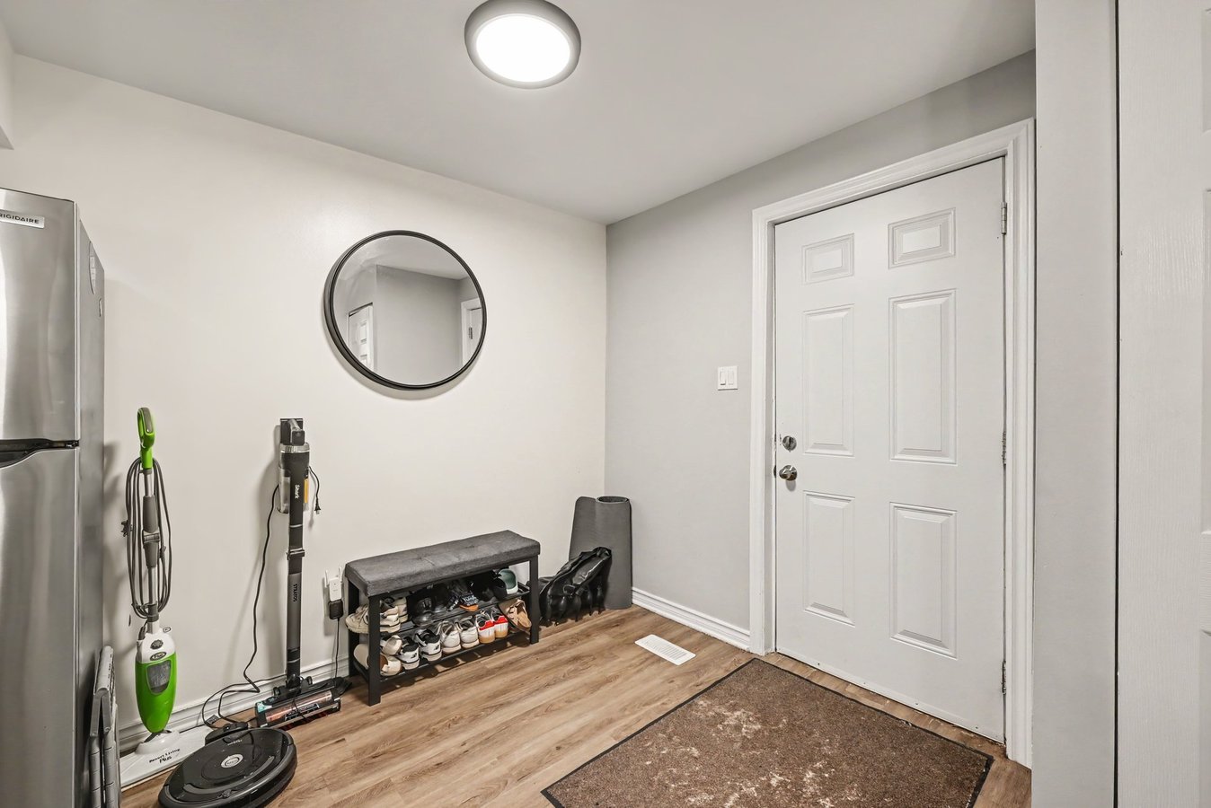 237 Loretta Avenue South - Photo 3