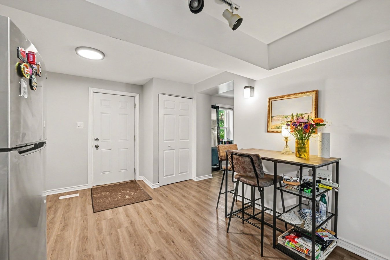 237 Loretta Avenue South - Photo 9