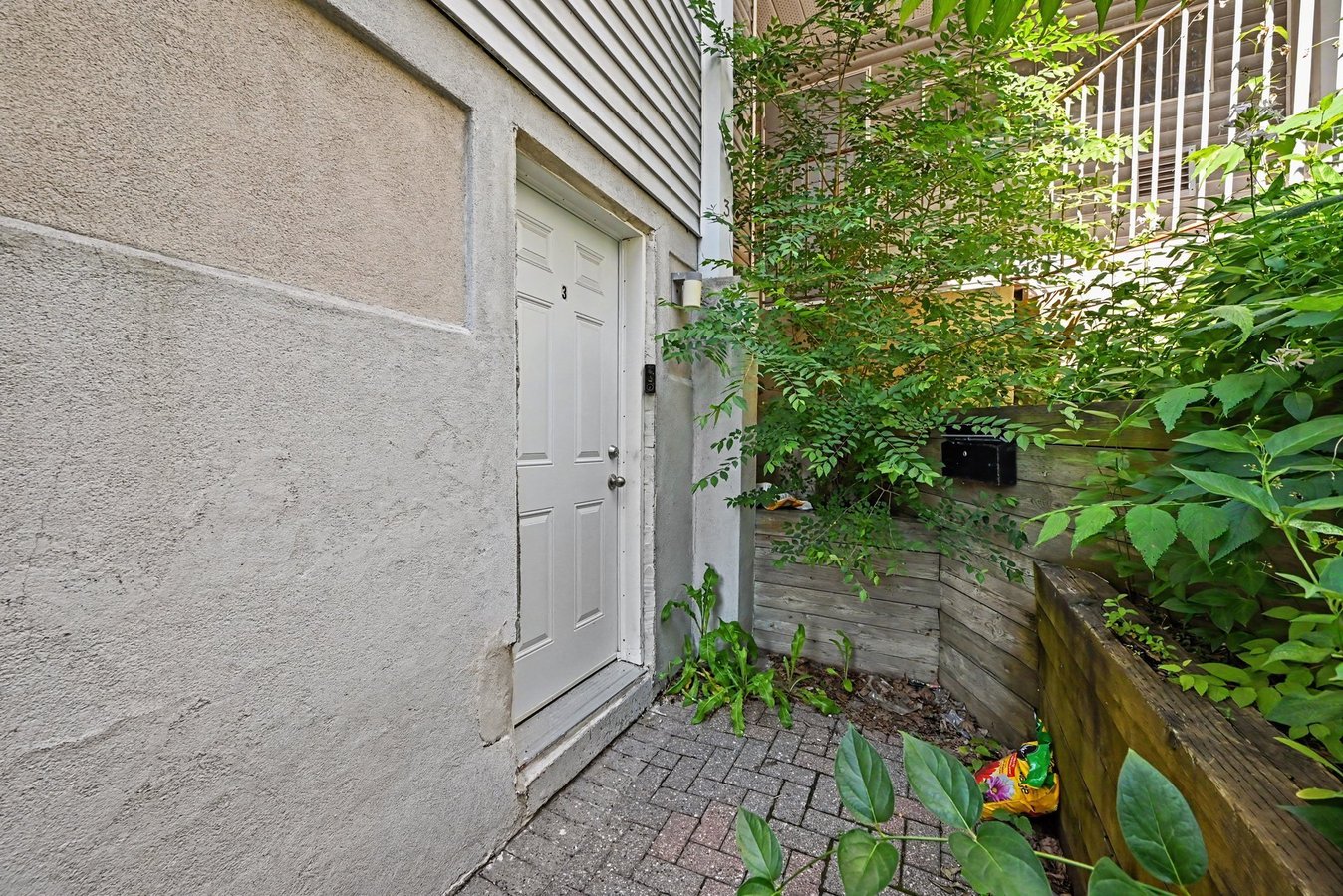 237 Loretta Avenue South - Photo 18