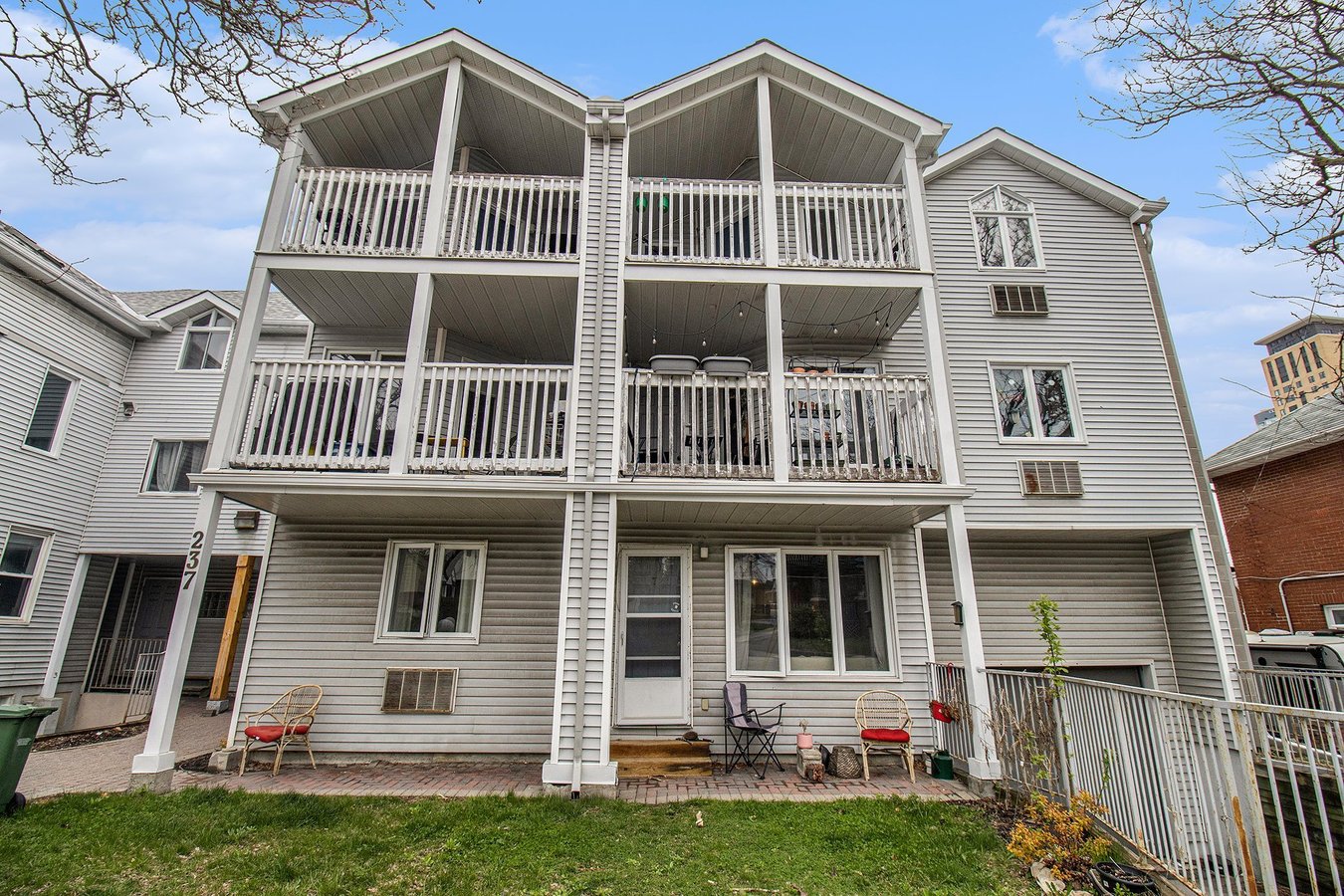 237 Loretta Avenue South - Photo 1