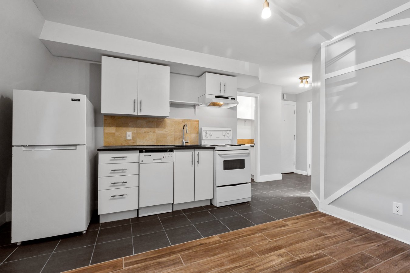 467 Slater Street - Photo 2