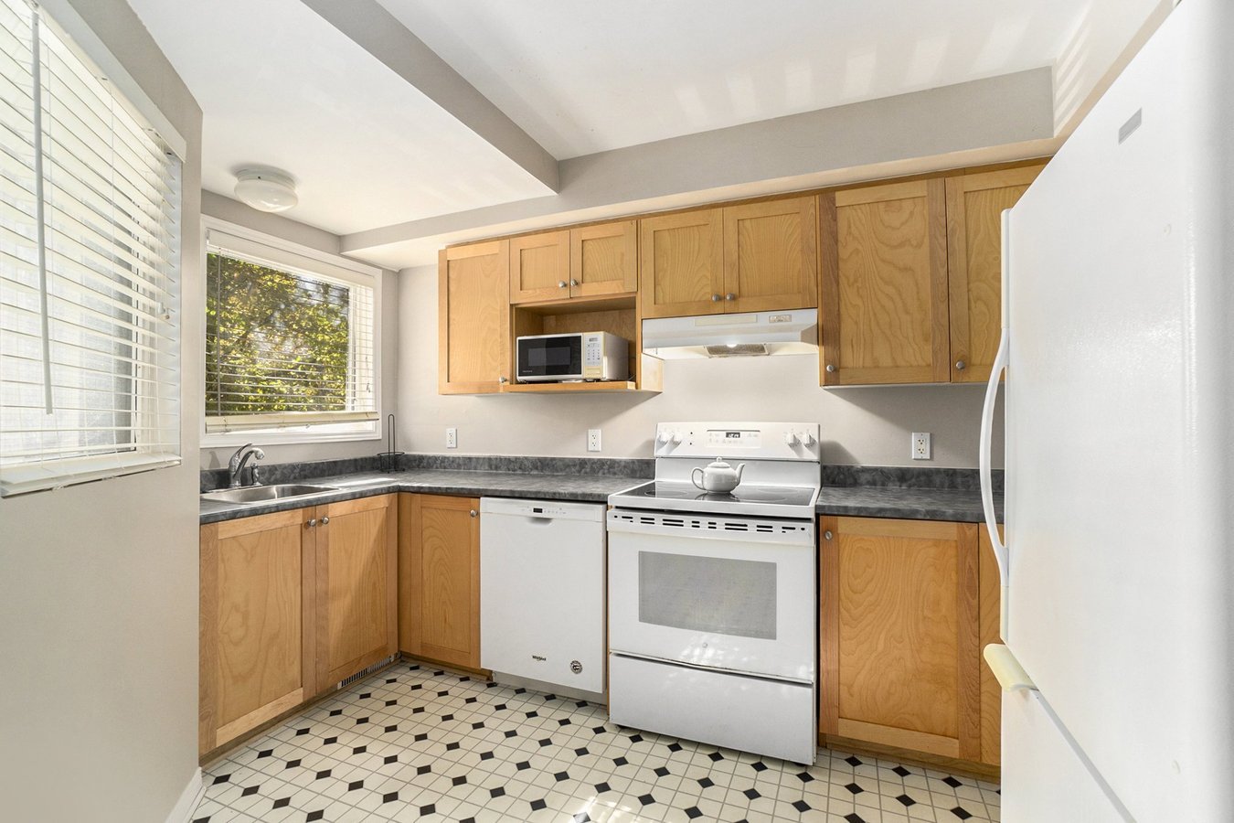 249 Clarence Street - Photo 2