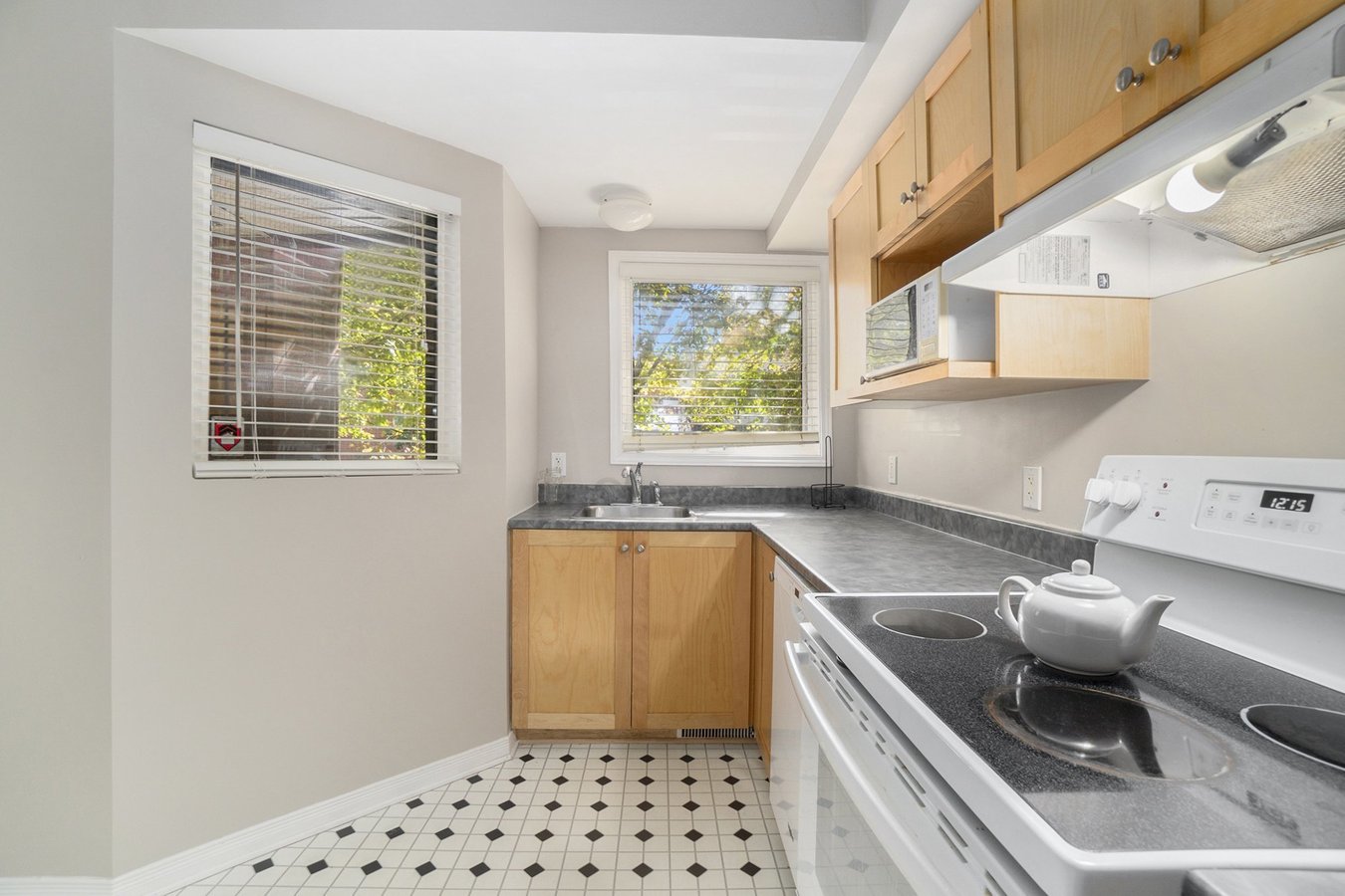 249 Clarence Street - Photo 3