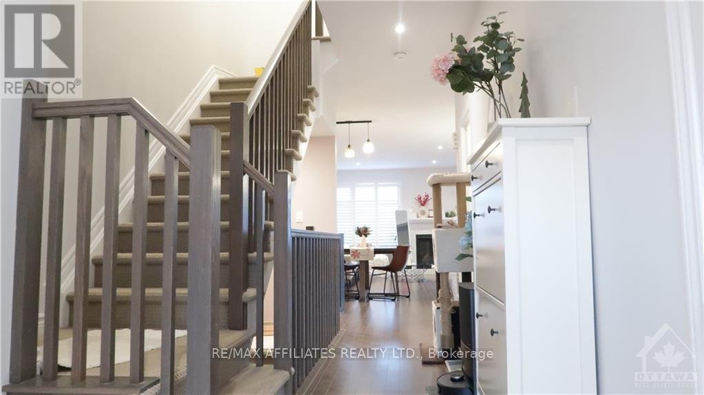 756 PUTNEY CRESCENT - Photo 2