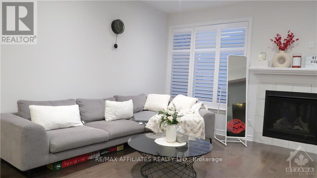 756 PUTNEY CRESCENT - Photo 7