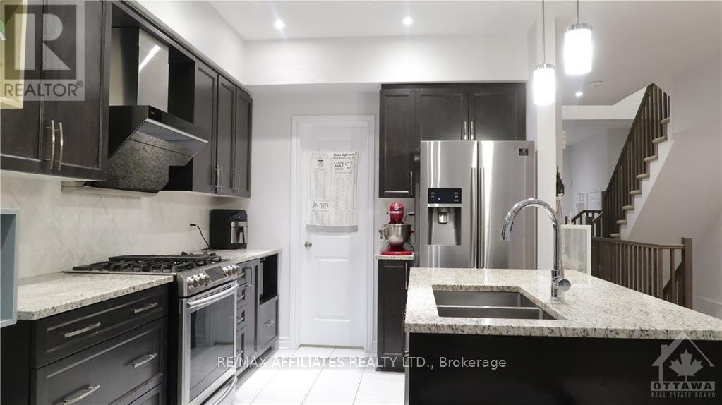 756 PUTNEY CRESCENT - Photo 9