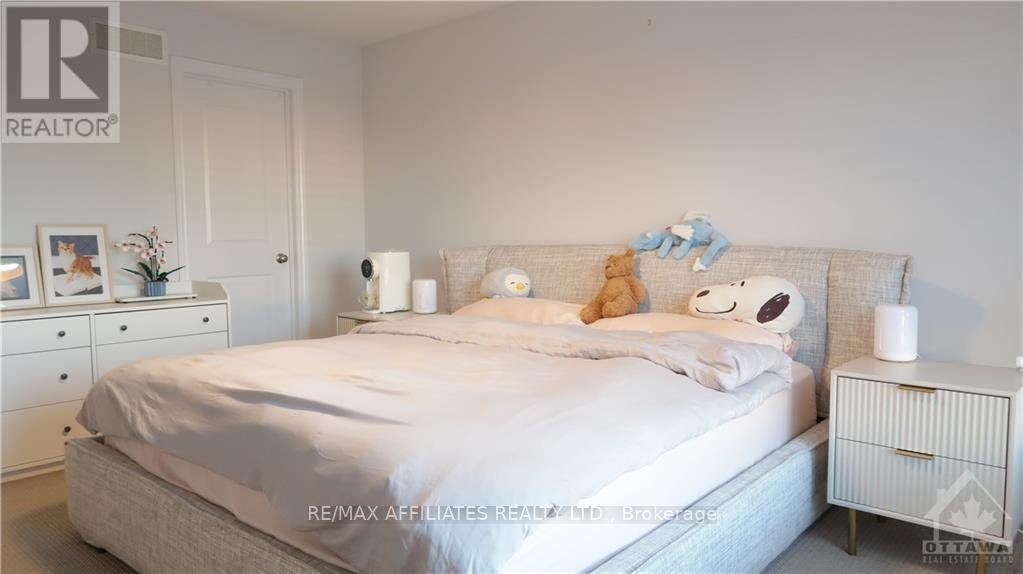 756 PUTNEY CRESCENT - Photo 16