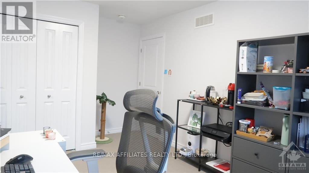 756 PUTNEY CRESCENT - Photo 21