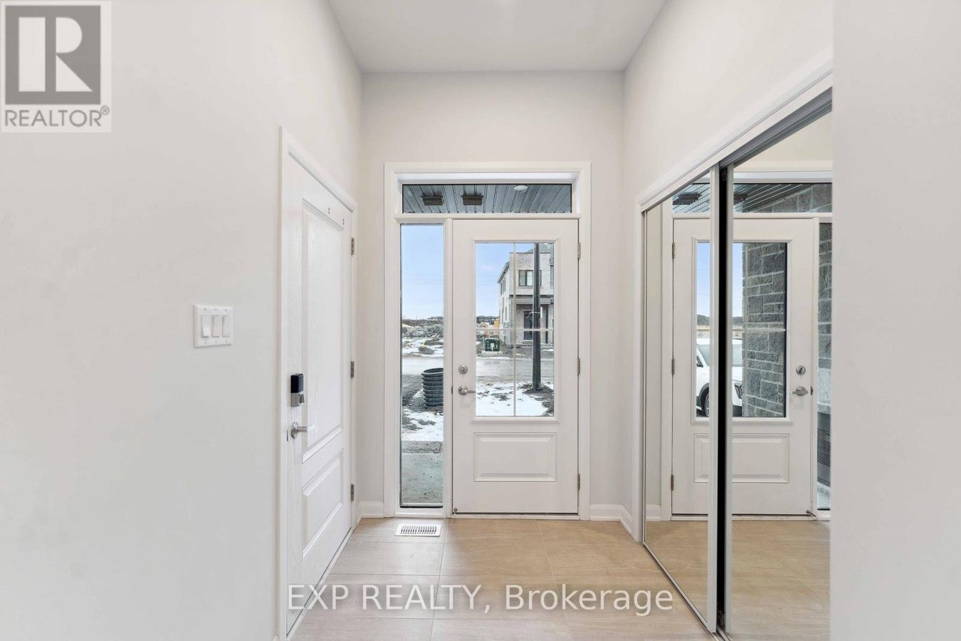 711 FAIRLINE ROW - Photo 2