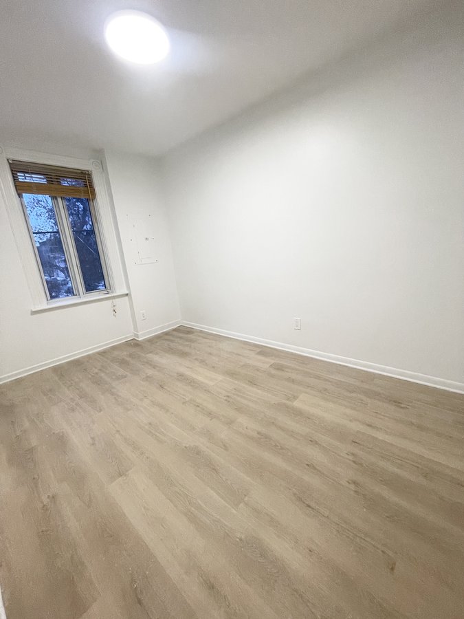 552 Bay Street - Photo 3