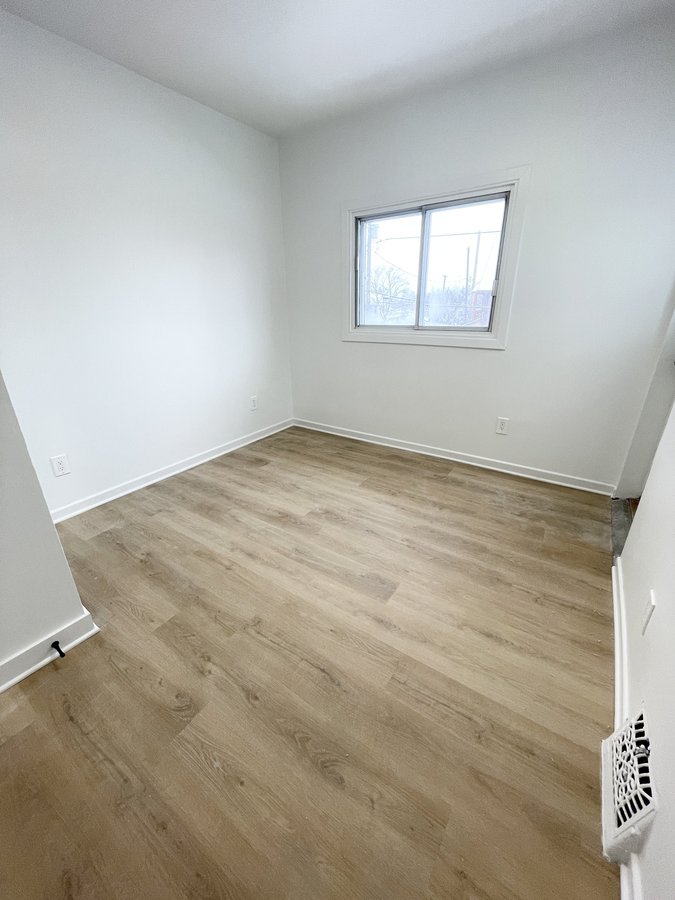 552 Bay Street - Photo 6