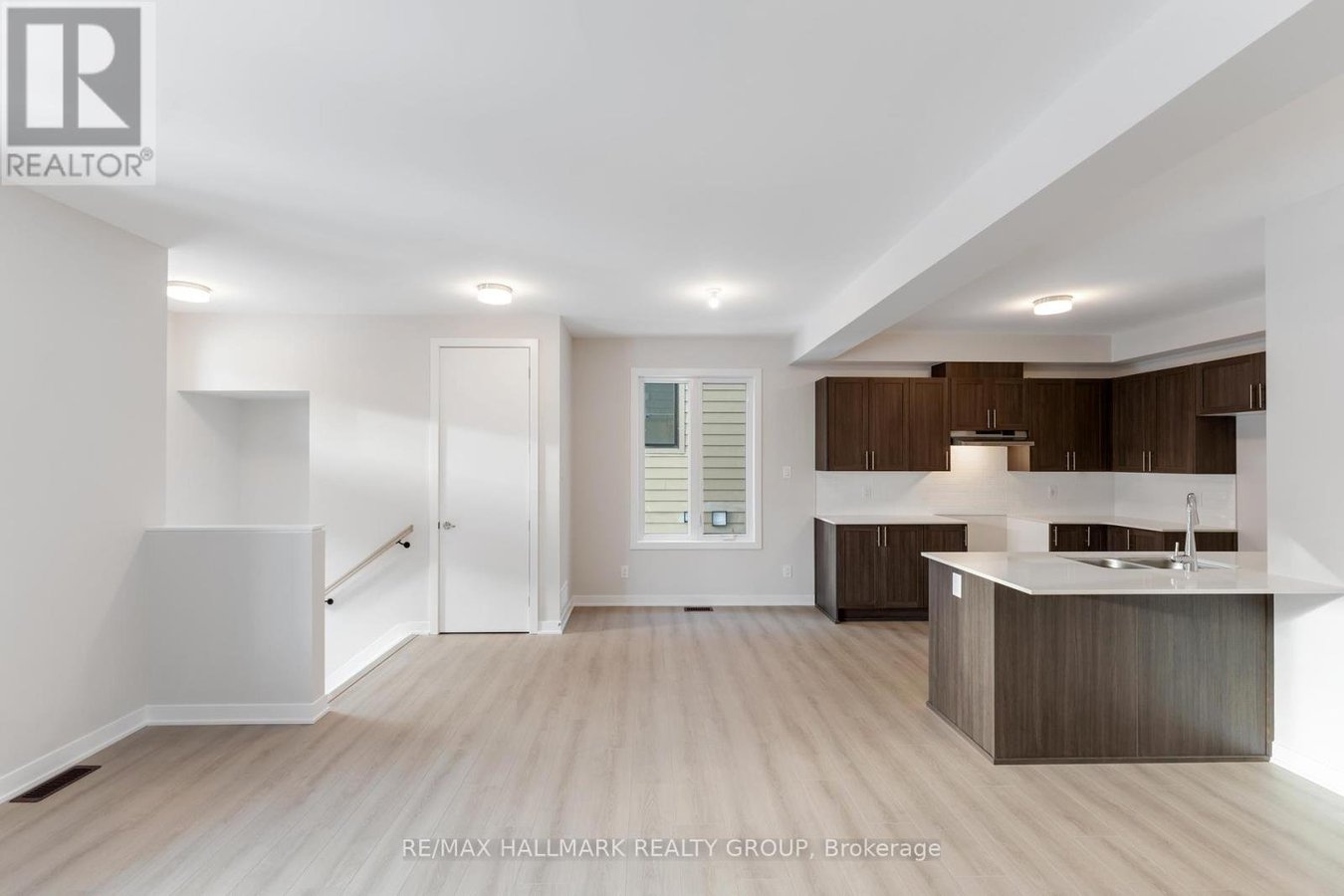 203 BEEBALM CRESCENT - Photo 6