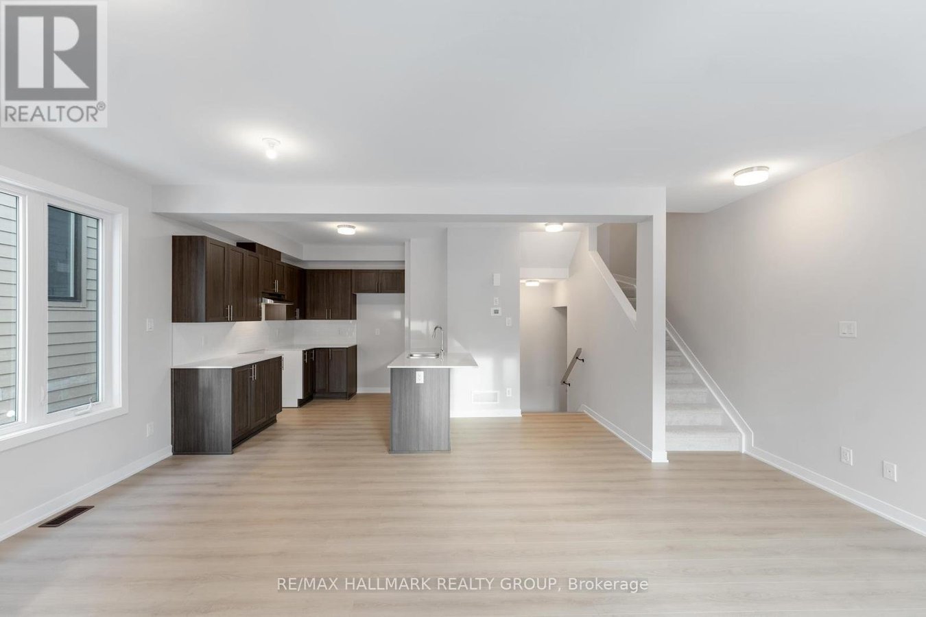 203 BEEBALM CRESCENT - Photo 7