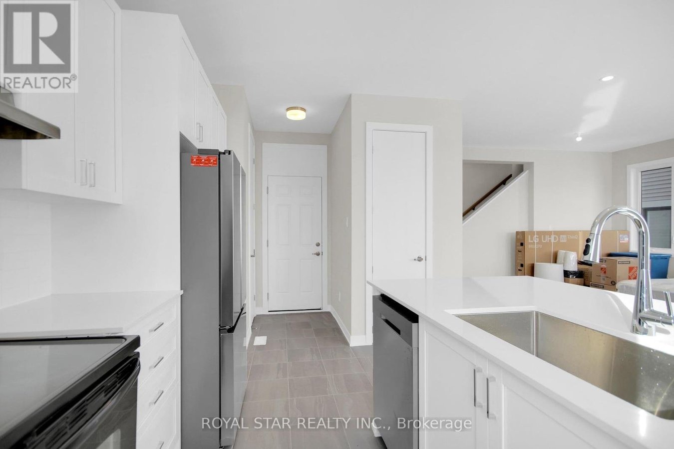 200 BEEBALM CRESCENT N - Photo 12