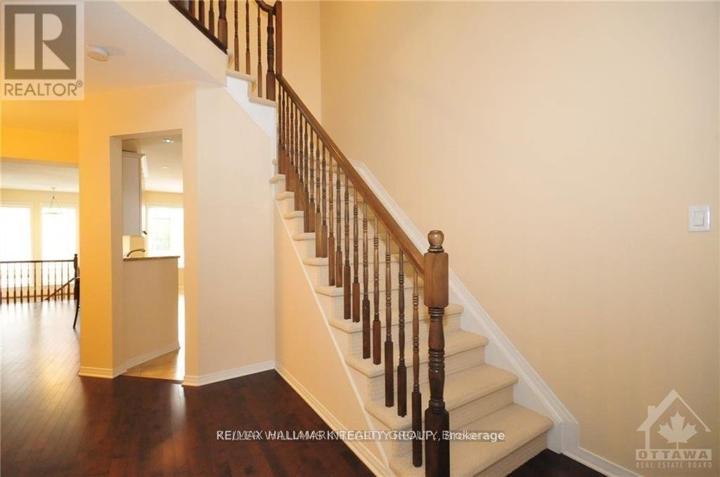 81 HORNCHURCH LANE - Photo 2