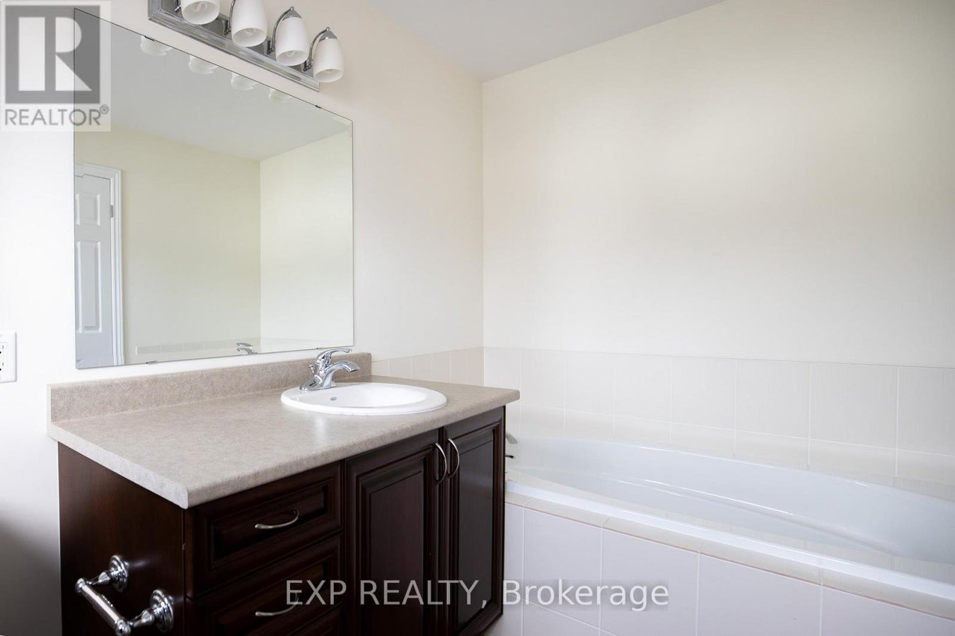 115 GARRITY CRESCENT - Photo 32