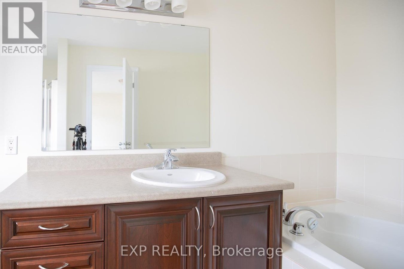 115 GARRITY CRESCENT - Photo 33