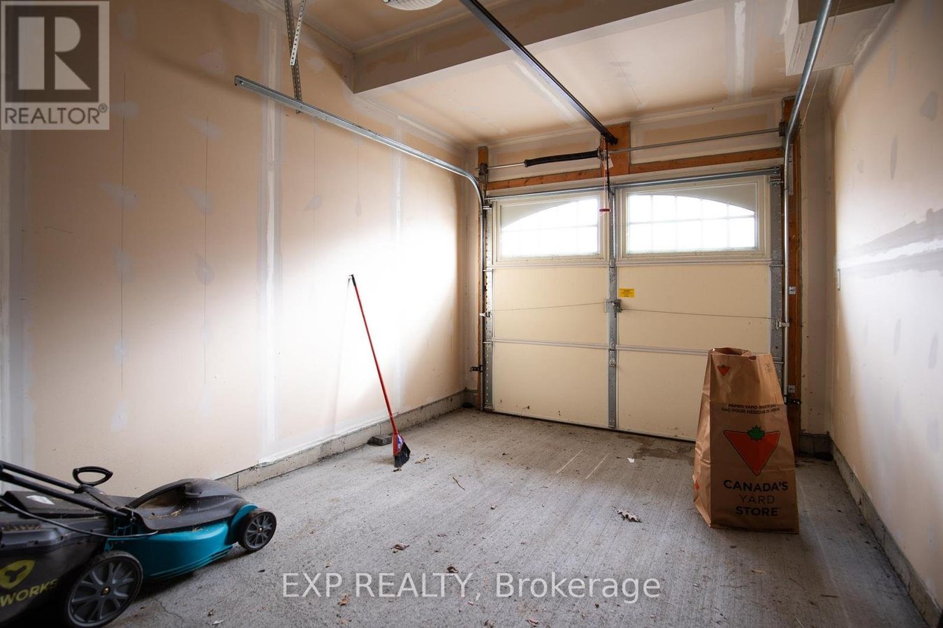 115 GARRITY CRESCENT - Photo 38