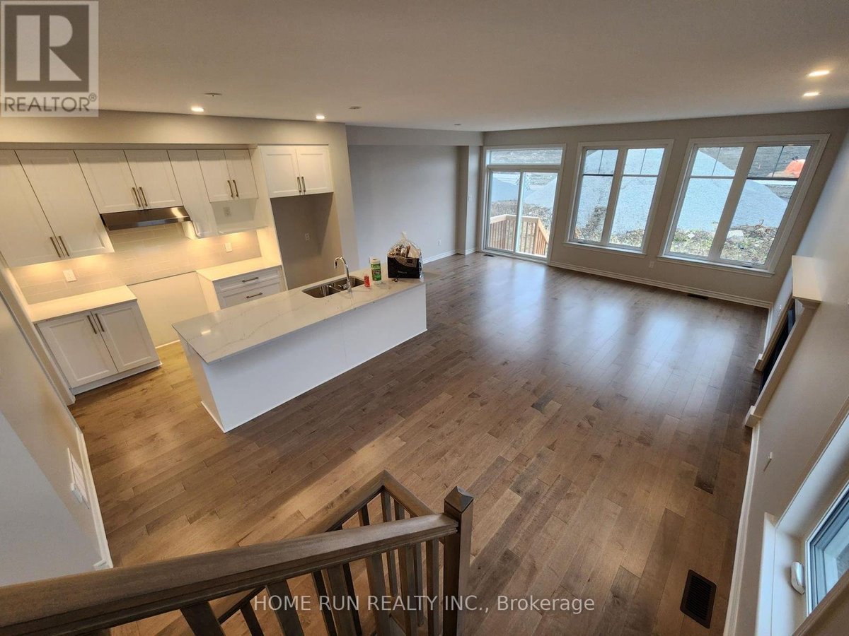 541 SONMARG CRESCENT - Photo 2
