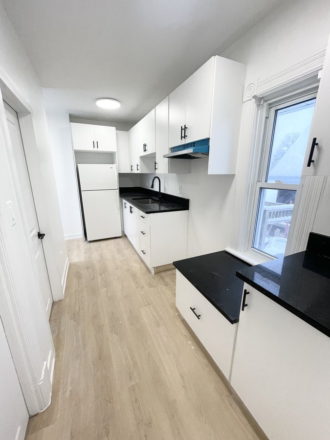 552 Bay Street - Photo 2