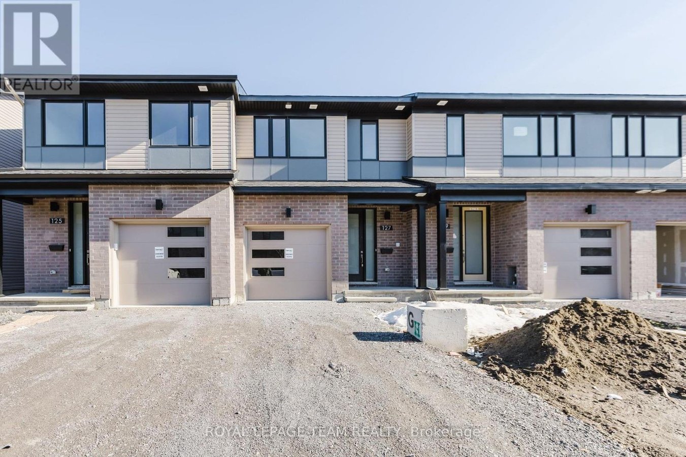 127 SUCCESSION COURT - Photo 1